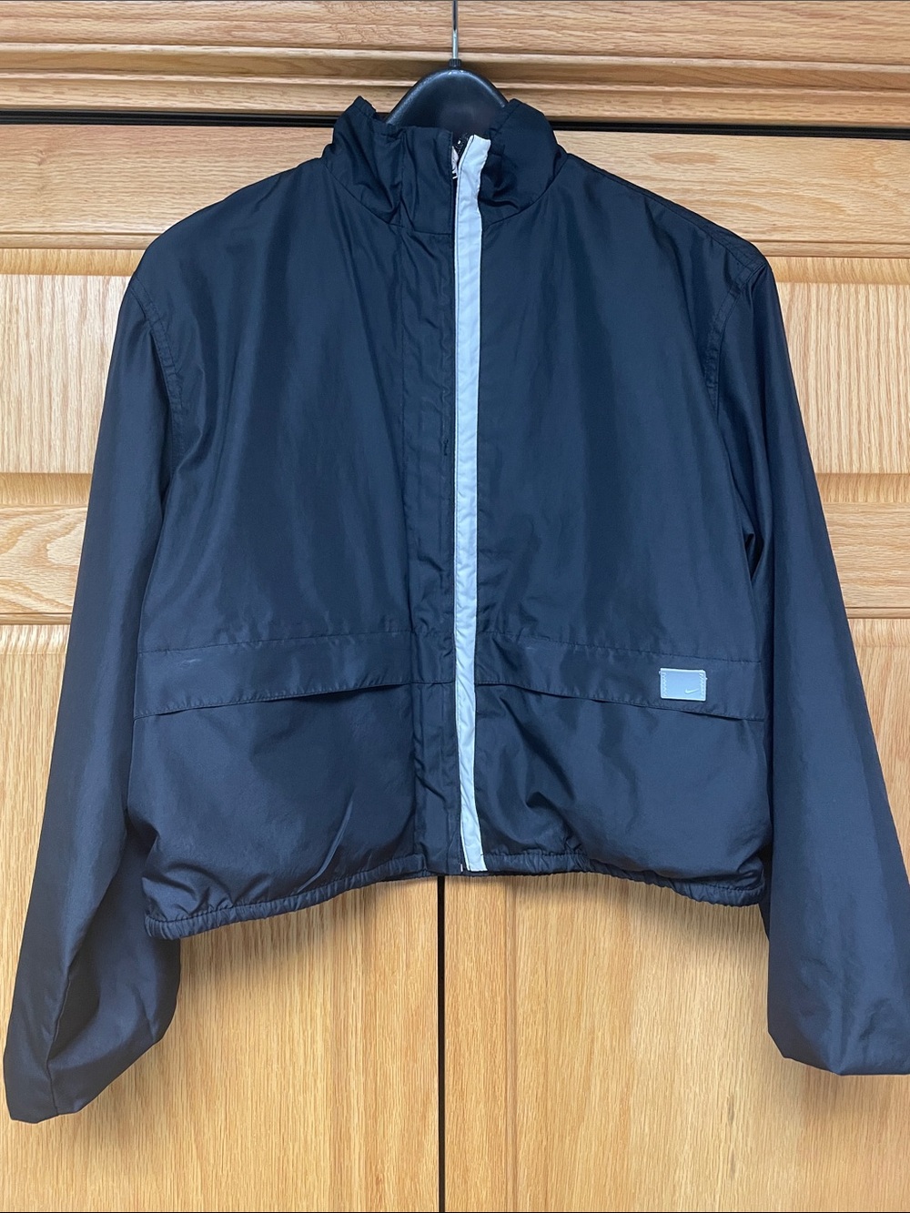 Nike Women’s Black Cropped Windbreaker - Size Small